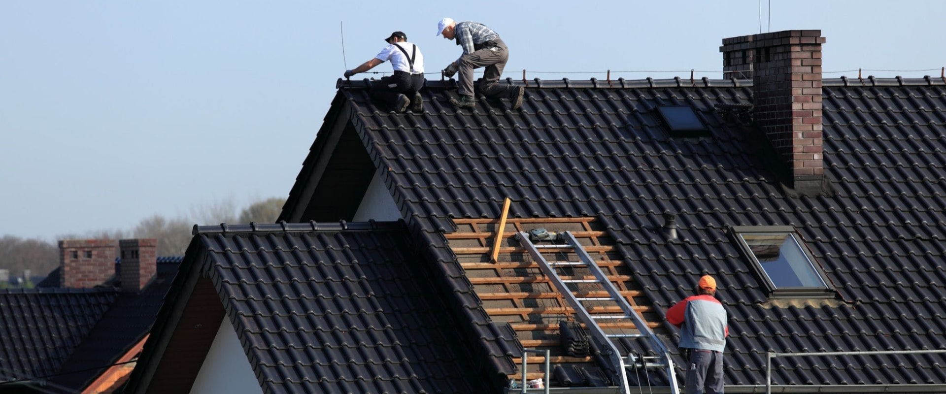 Hoeveel dakdekkers vallen er jaarlijks van het dak?