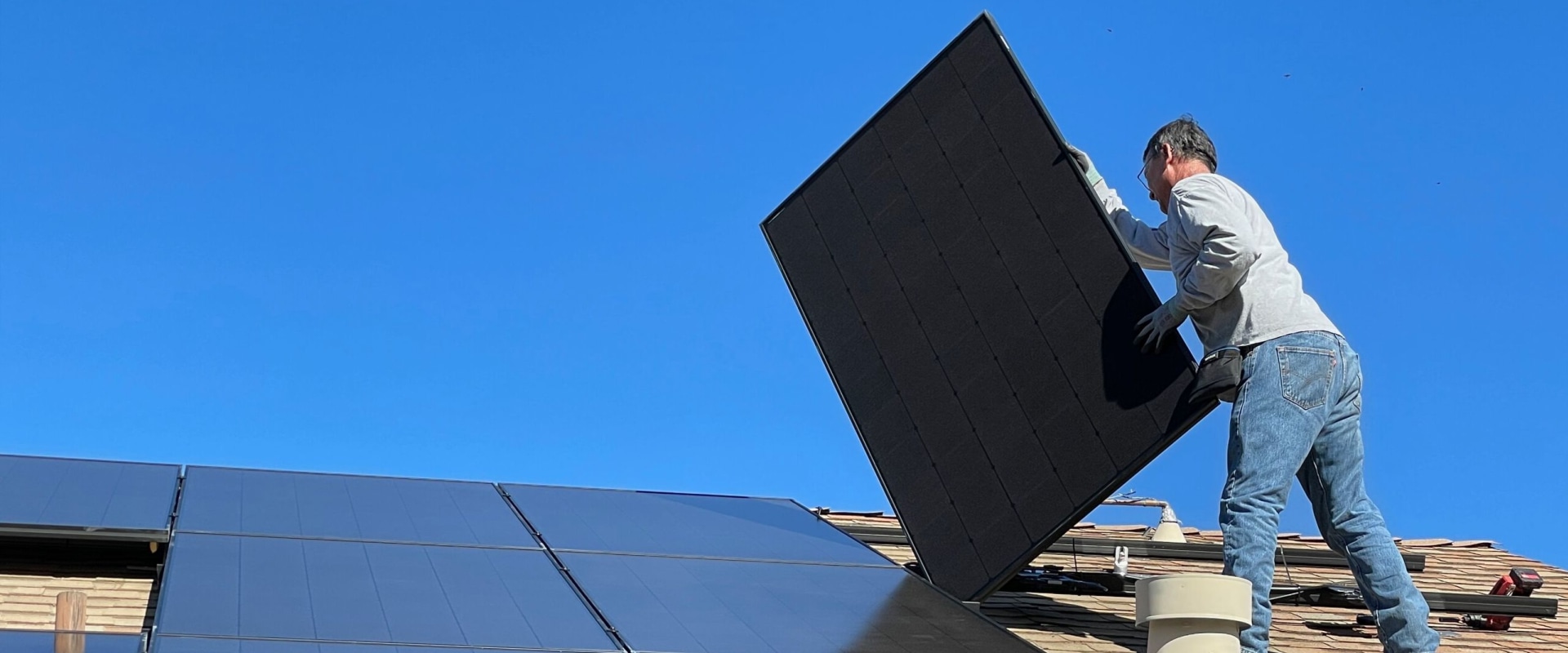 Is het moeilijker om het dak te vervangen door zonnepanelen?
