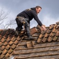 Hoeveel mensen vallen er per jaar van het dak?